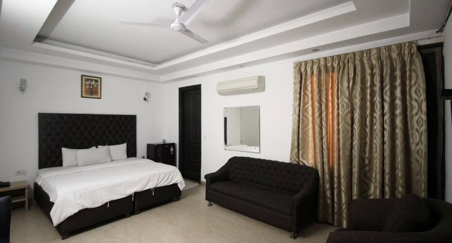 The Crown, New Delhi 5